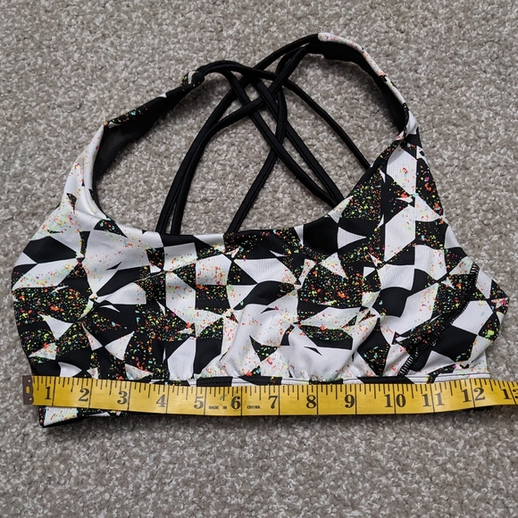 (2/$25) VictoriaSport strappy cross back yoga bra black white geo shape - Picture 11 of 12